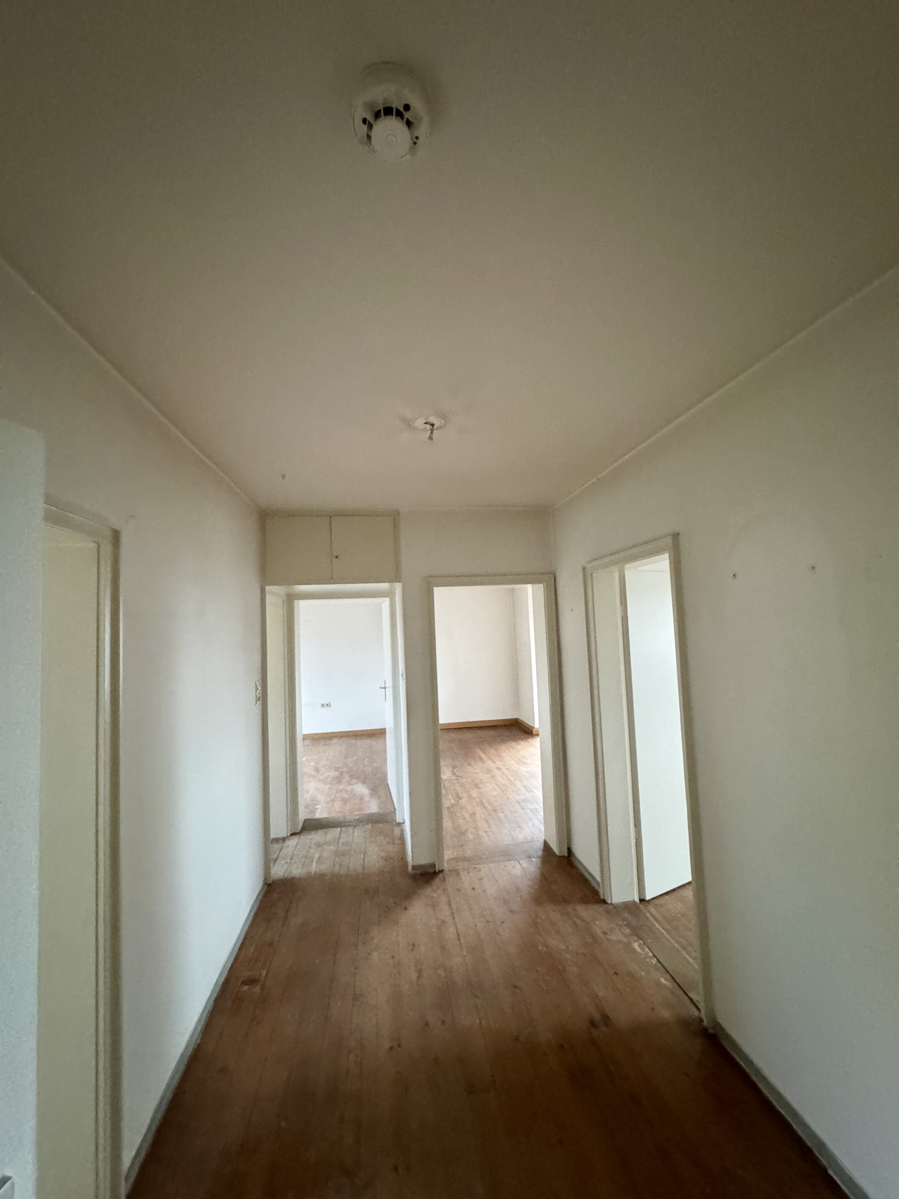 Wohnung Amberg I — Flur — vorher