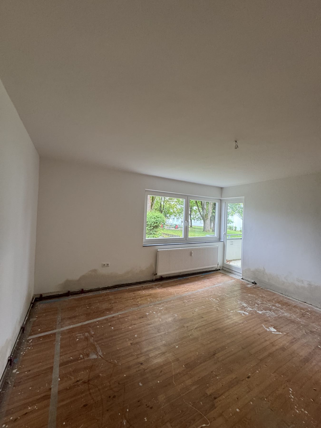 Wohnung Amberg I — Wohnzimmer — vorher