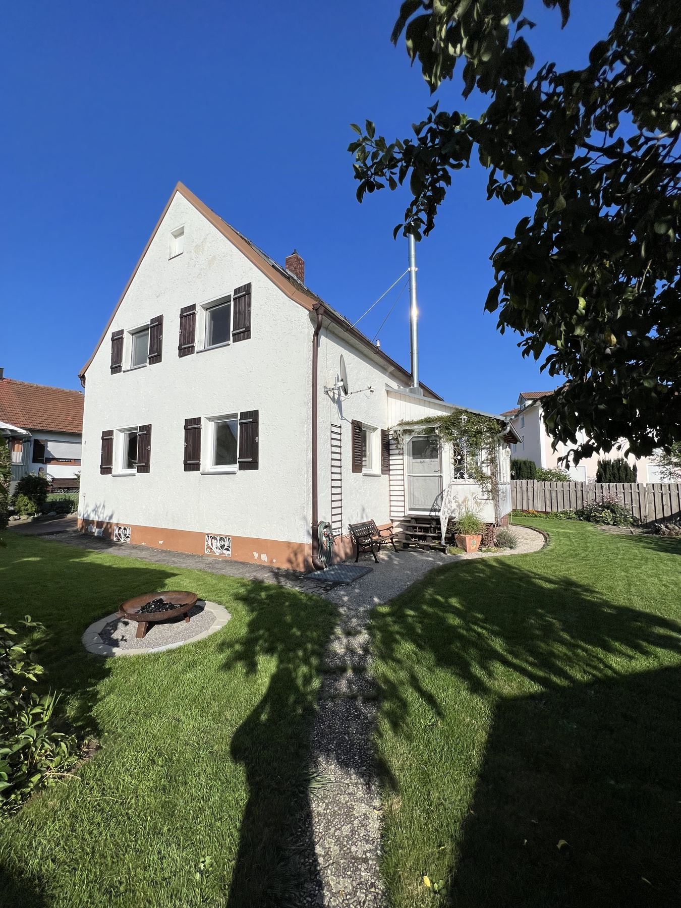 Haus Fronberg — Außenansicht — vorher