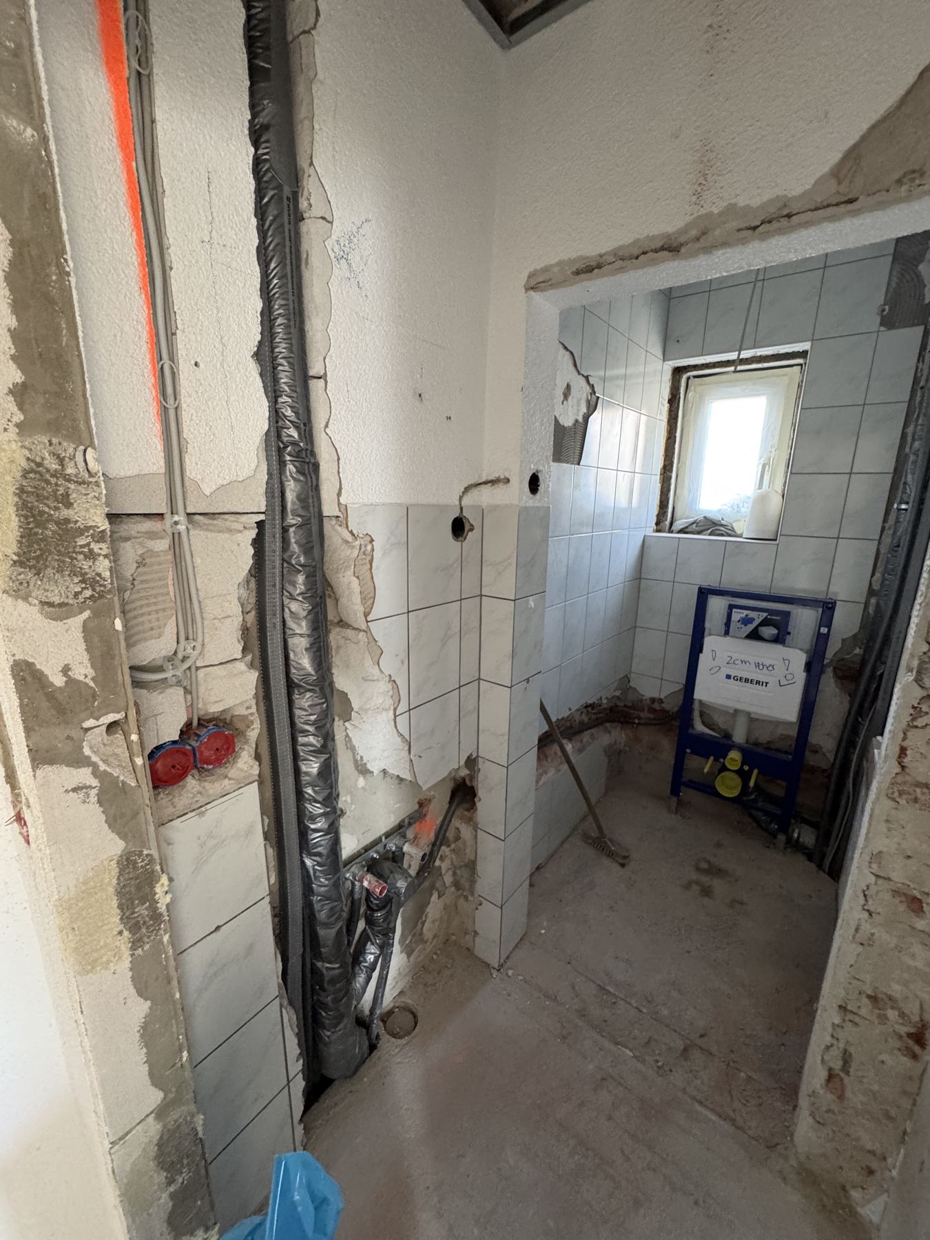 Haus Fronberg — Gäste-WC — vorher
