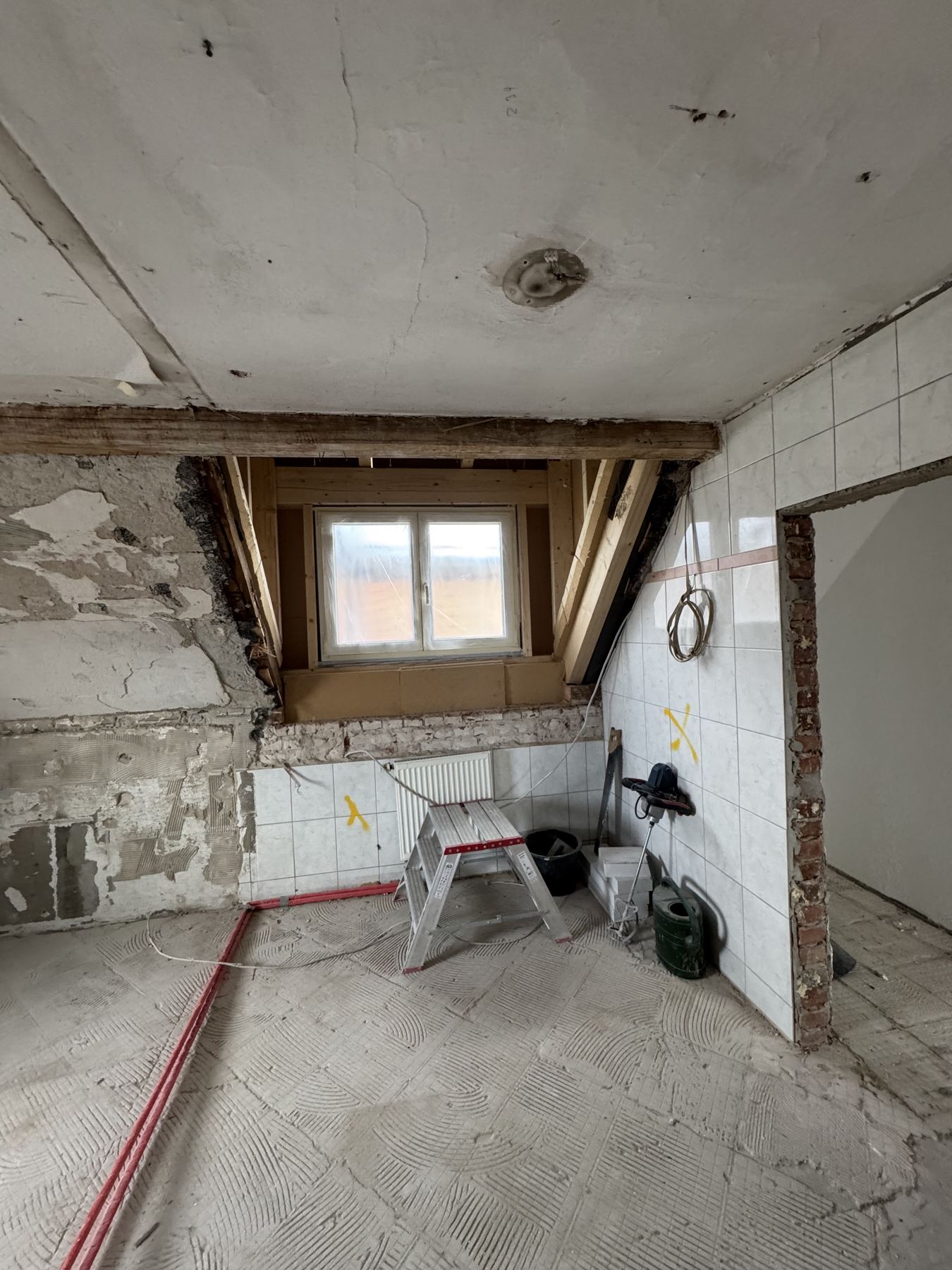 Haus Fronberg — Zimmer · Dachgeschoss — vorher